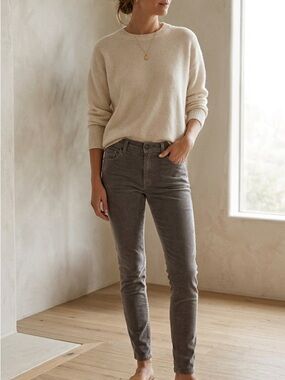 Women's Current Elliott Vintage Sleet Gray Corduroy Jeans in size 28.